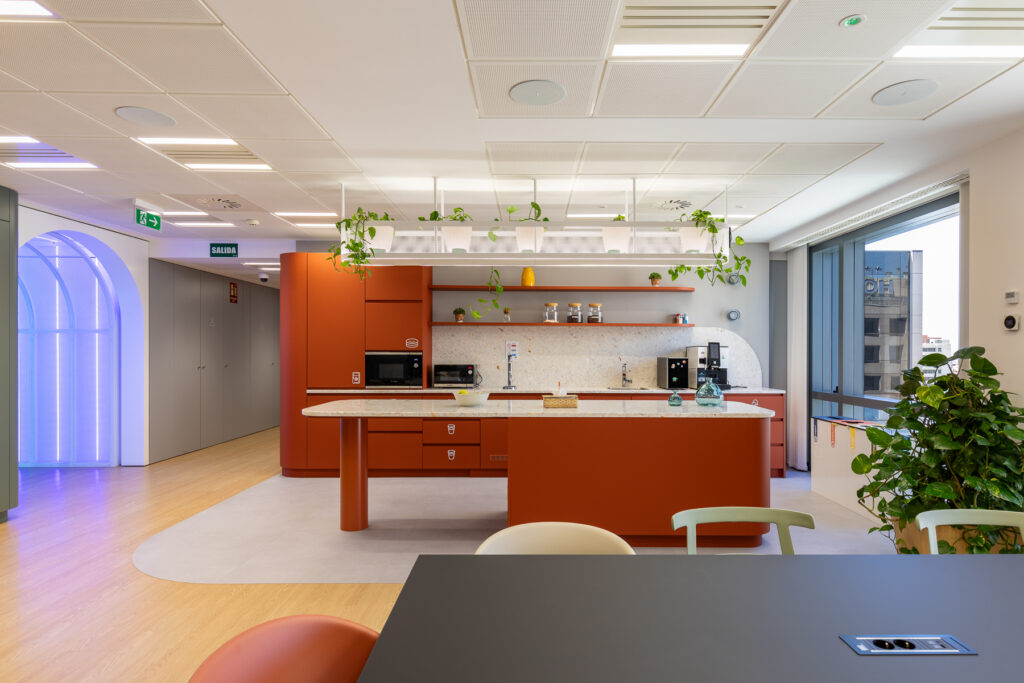 2453_Construcía TomTom 014