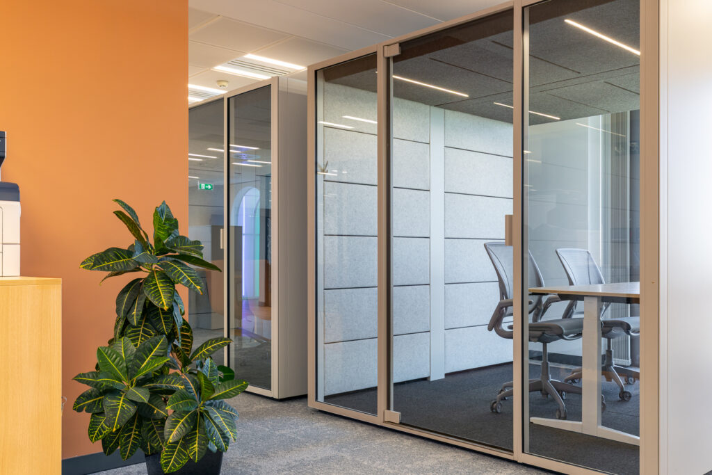 2453_Construcía TomTom 122