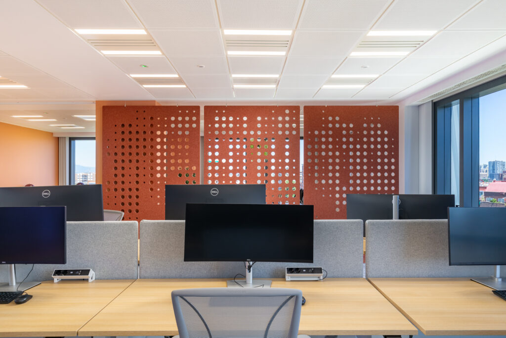 2453_Construcía TomTom 145