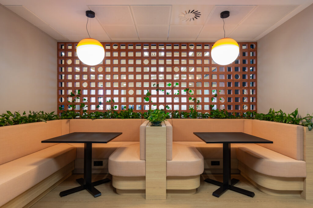 2453_Construcía TomTom 187