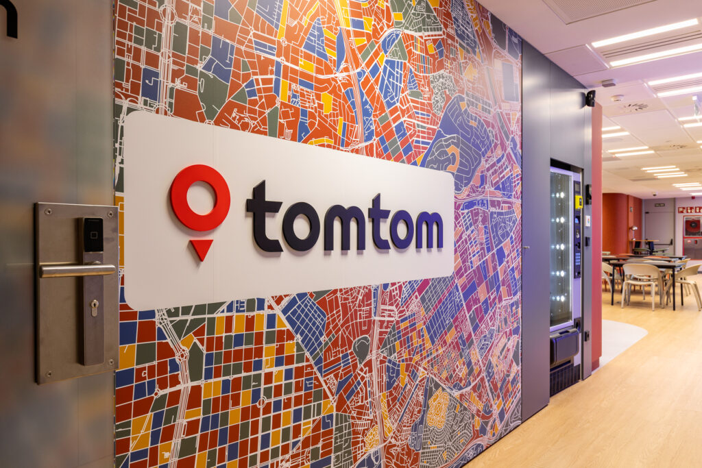 2453_Construcía TomTom 199